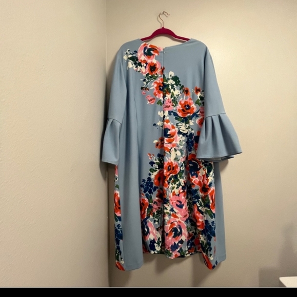 Donna Morgan | Bell Sleeve Blue & Pink Floral Dress - Picture 2 of 2
